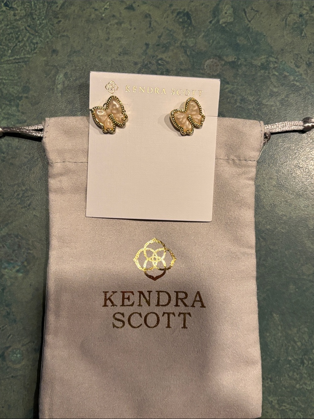 Brand new Kendra Scott bow Stud Earrings - gold plated